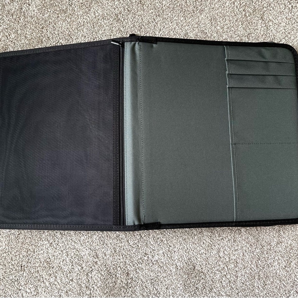 Green and Black Patterned zippered binder for school - Picture 3 of 5